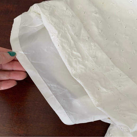 Vintage Tommy Hilfiger Ivory Eyelet, Lined Shorts, Size 4 - Picture 10 of 11